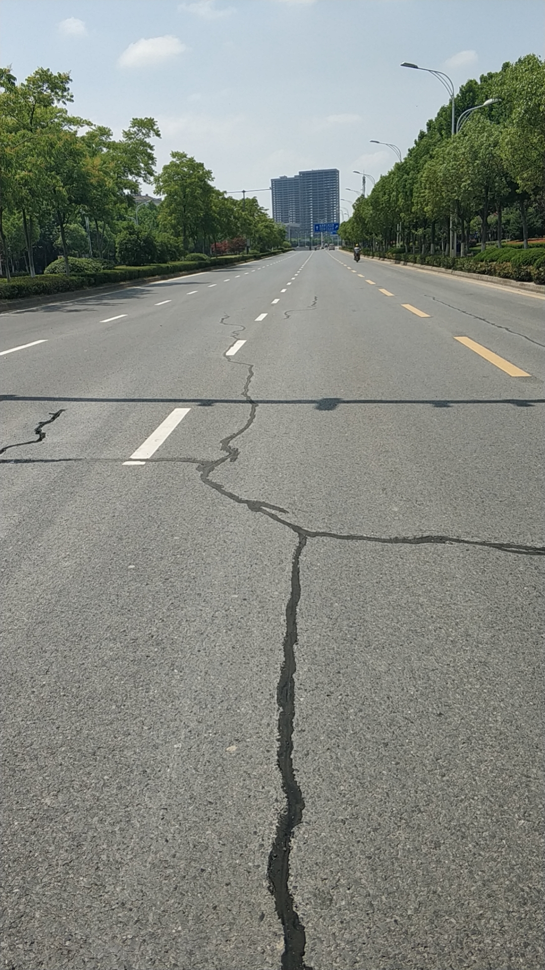 嘉格道路灌縫膠，勾勒出修補裂縫的精美圖騰