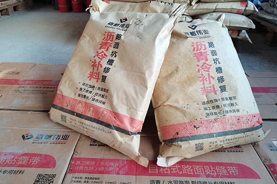 嘉格瀝青冷補(bǔ)料相比熱拌瀝青混合料施工更方便