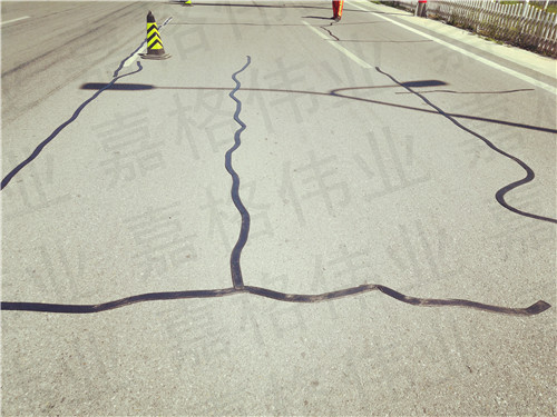 抗裂貼不能取代公路貼縫帶用于道路路面裂縫修補(bǔ)的原因
