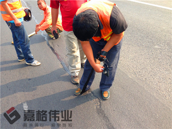 河北裂縫貼縫條施工案例圖片1
