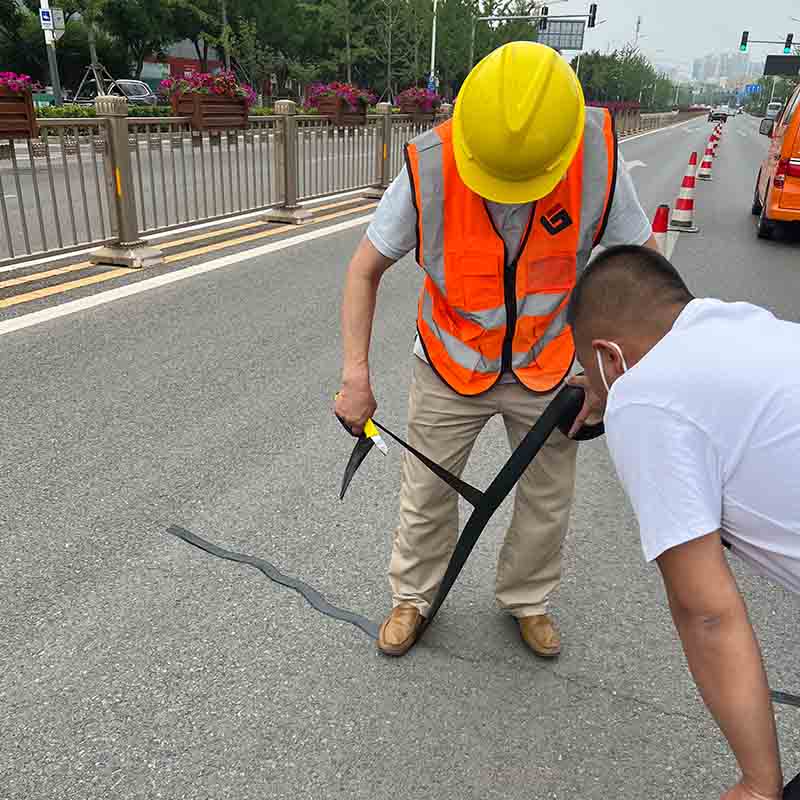 道路瀝青貼縫帶，究竟帶來(lái)多少好處？