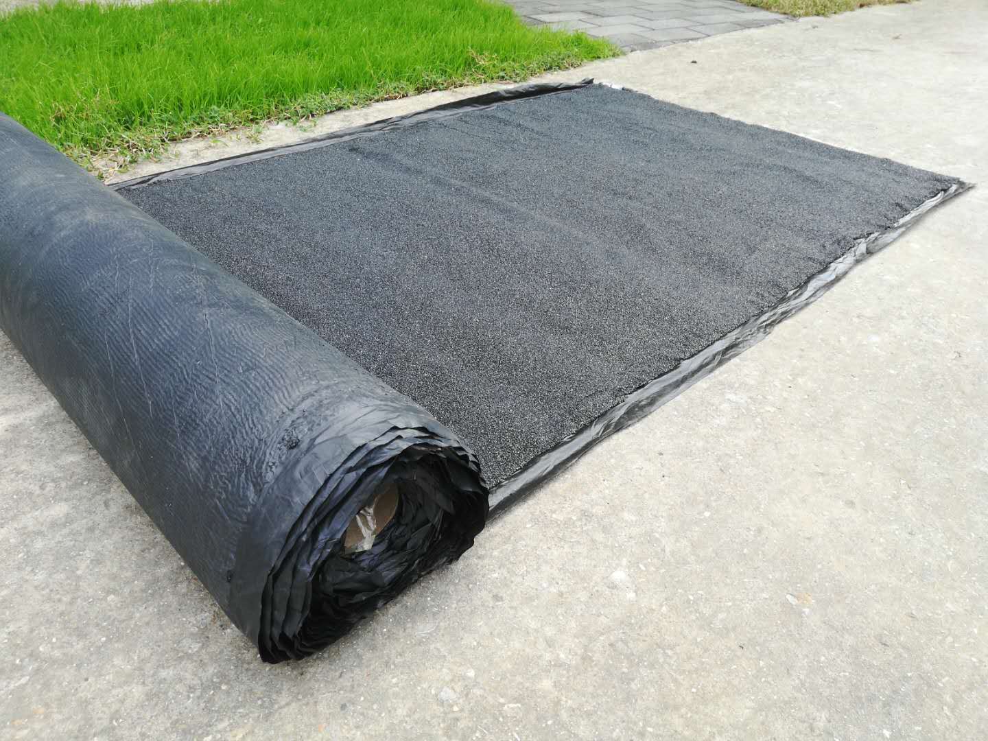 公路網(wǎng)裂貼快速及時處理面層集料顆粒脫落問題