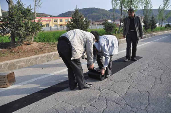 不同類型道路路面裂縫產(chǎn)生的原因和處理材料簡(jiǎn)析